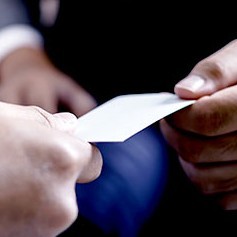 Wizytówki firmowe – ile kosztuje jedna sztuka?