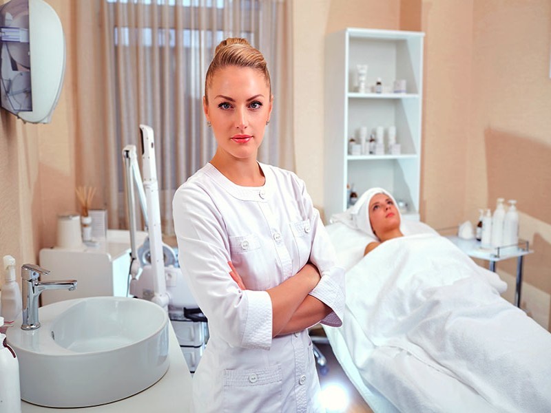 Mezoterapia bezigłowa – na czym to polega i ile kosztuje? Mezoterapia bezigłowa – na czym to polega i ile kosztuje?